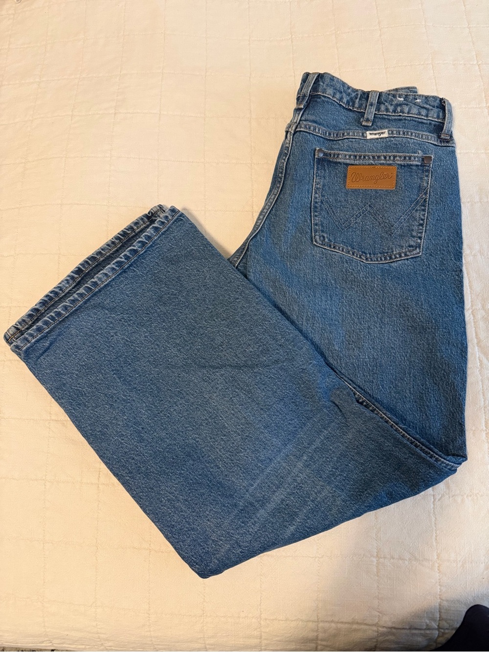 WOMEN'S ULTRA SOFT WORLDWIDE JEAN